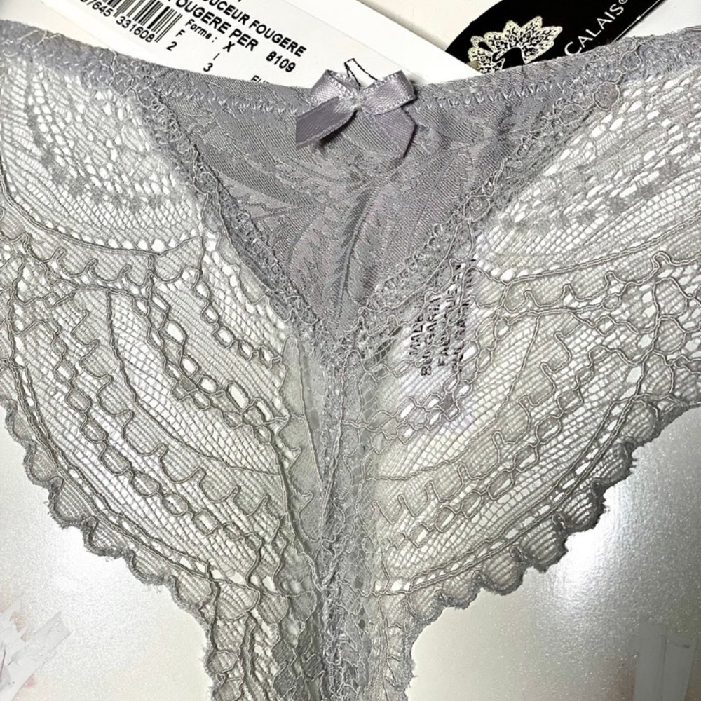 LISE LACE THONG - Picture 7 of 7